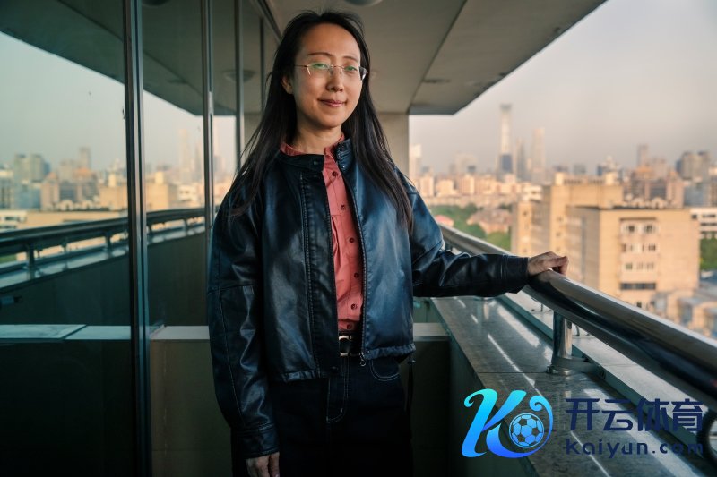 北京贝贝特总裁剪杨晓燕（照相记者/王晓东）